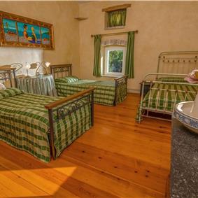 5 Bedroom Istrian Villa Estate with Large Pool and Gardens near Barban, Sleeps 12